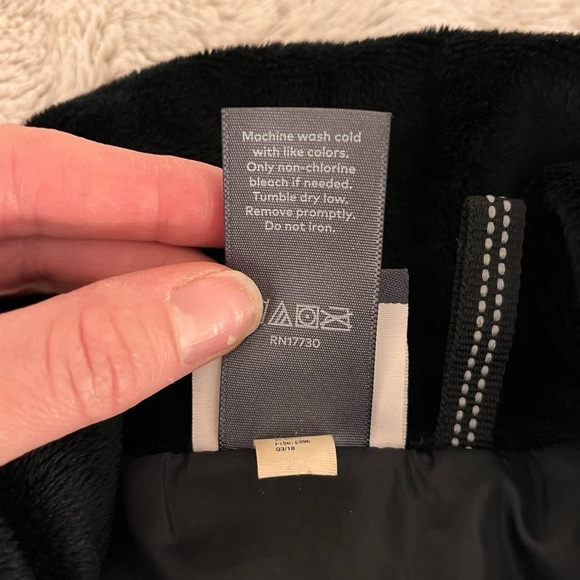 Black Insulated Vest with High Collar - Picture 6 of 7